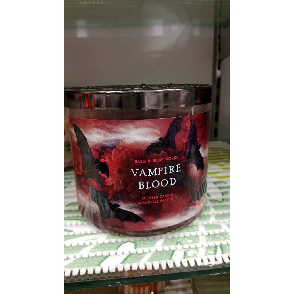 Bath & Body Works 3 Wick Vampire Blood Candle 411g. เทียนหอม