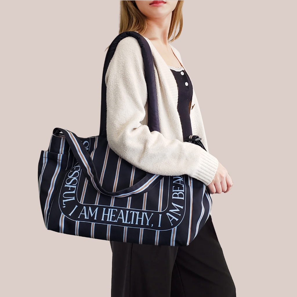 Hello Daisy- Brownie bag สีลายทางน่ารัก  ดำน้ำตาลฟ้า ใส่ ipad , laptop 15"