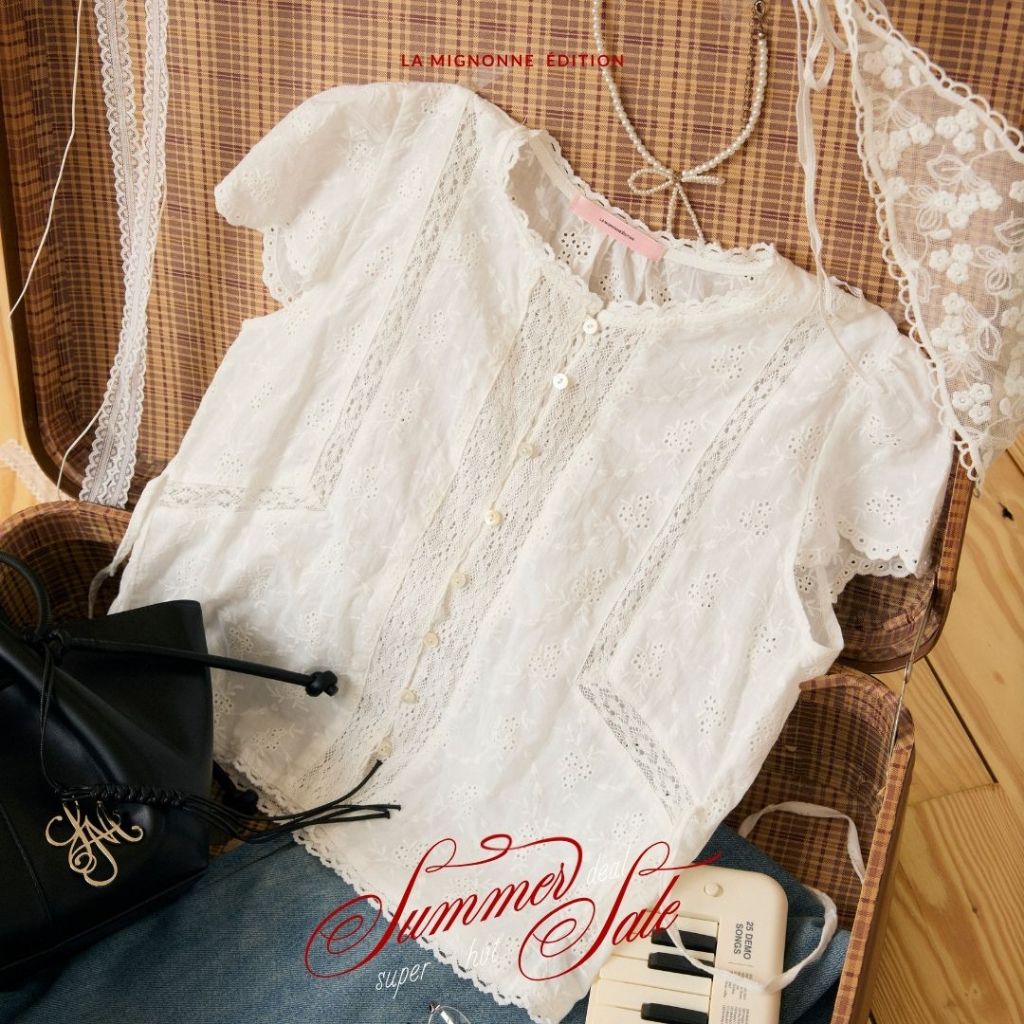La Mignonne (One Size) Melina Glow Top เสื้อใส่เที่ยวหรือใส่ทำงานลายฉลุดดอกไม้กระดุมใช้งานได้จริงใส่สบายเหมาะกับทุกโอกาส