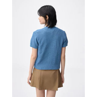 แขนสั้นผ้า Knit จากแบรนด์ GU ที่กำลังฮิตเลยด้วยดีไซน์ที่ดูเรียบหรูแต่ใส่ง่าย เหมาะกับอากาศเมืองไทยสุด