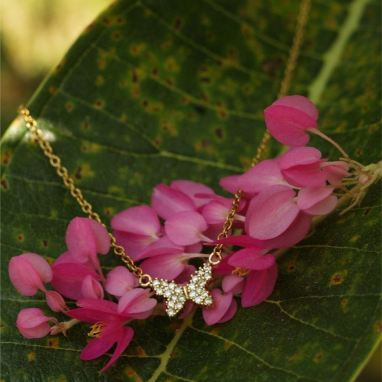 Valencia Haus • ABBY NECKLACE • [สร้อยคอผีเสื้อฝัง CZ สีทอง สแตนเลส กันน้ำ]