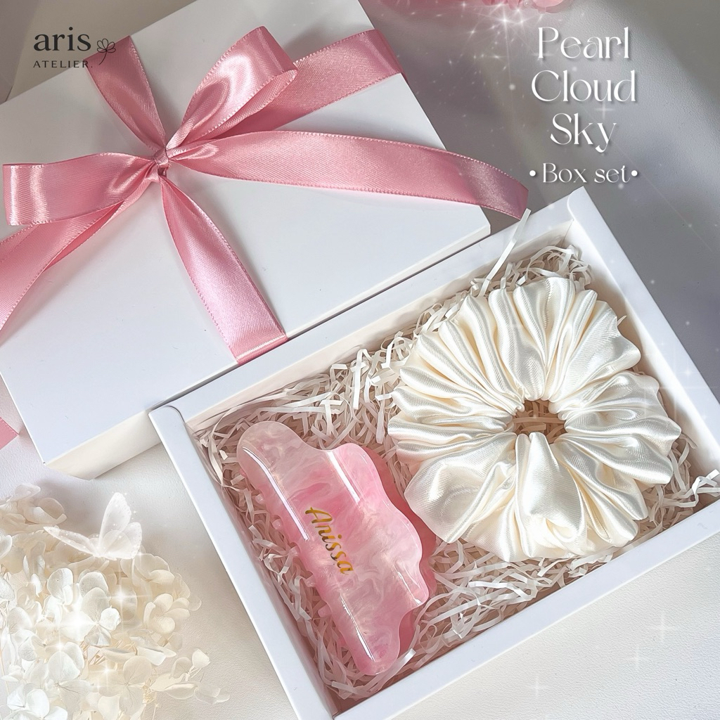 Pearl Cloud Sky Box Set | กิ๊บติดชื่อฟรี กิ๊บเปลี่ยนสี Satin Scrunchie พร้อมกล่องผูกโบว์+ถุงผ้า+การ์ดอวยพร