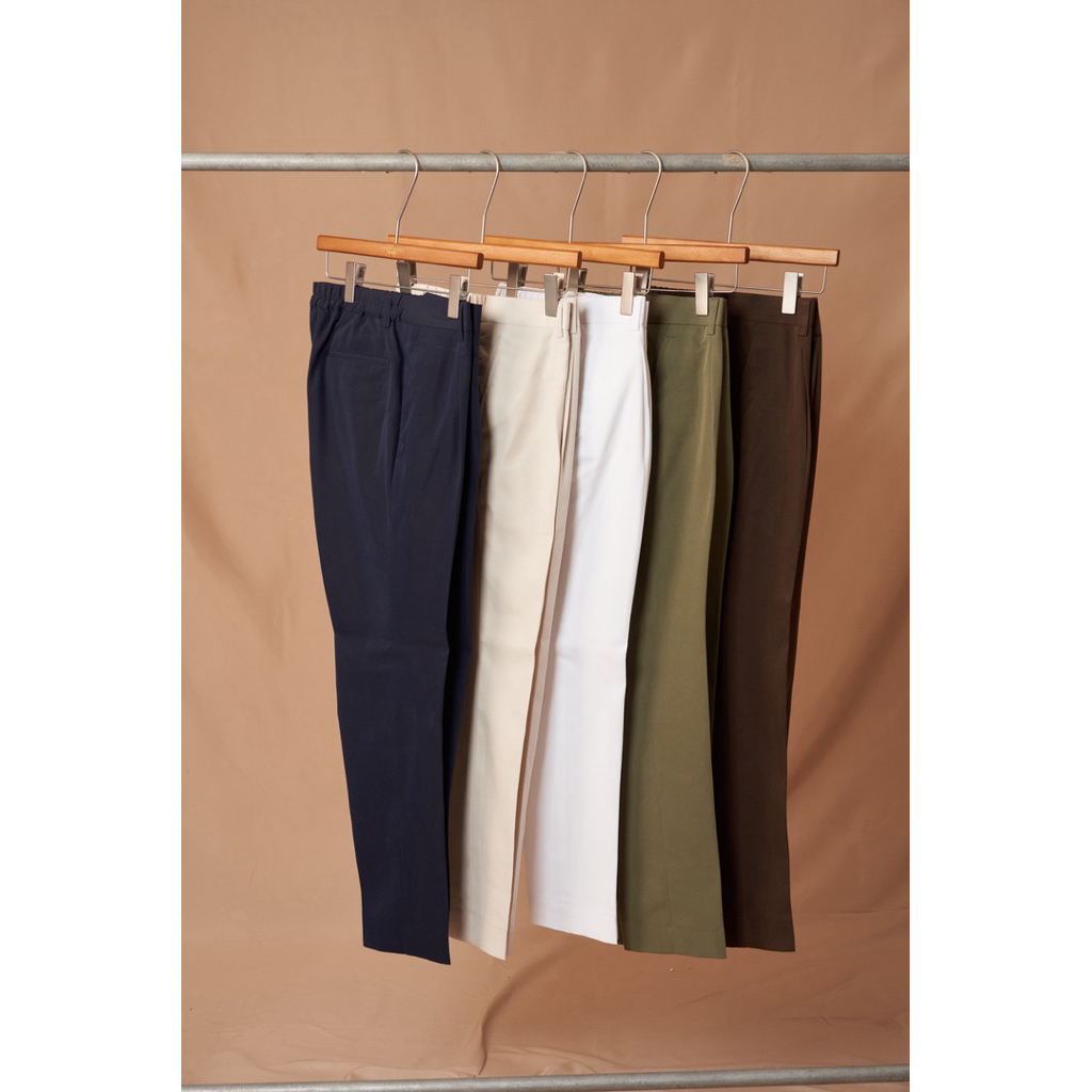 [Code20%ทักแชท] The Alden Easy Trouser สีขาว White | ผ้า Stretch Cotton | Regular Fit 1 จีบ | เอวยางยืดด้านหลัง ราคา ถูกที่สุด ดีลบีเคเค แกลเลอรีภาพที่ 2
