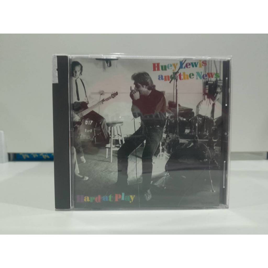 1 CD MUSIC ซีดีเพลงสากล Hard at Play  Huey Lewis and the News   (B12E71)