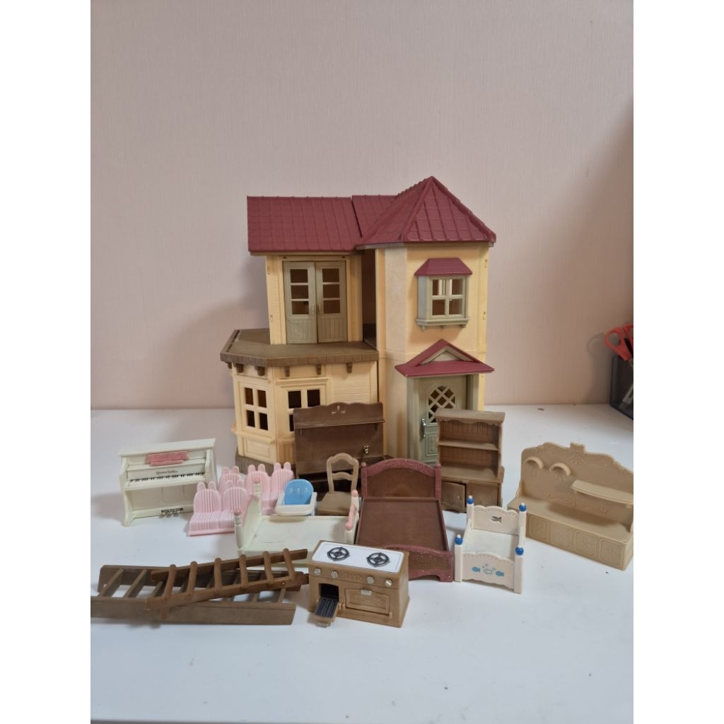 บ้านตุ๊กตา Sylvanianพร้อมเฟอร์นิเจอร์มืิอสอง