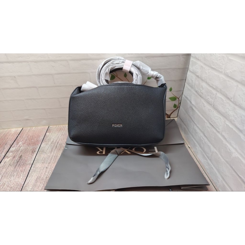 #Foxer Cross Body@  กระเป๋าFoxer ของใหม่ แท้ #สายยาวปรับได้ค่ะ