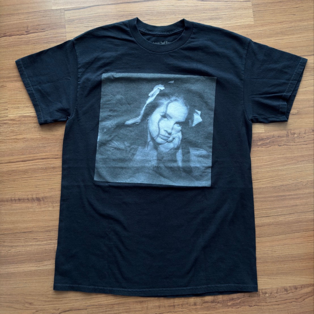 เสื้อ LANA DEL REY มือสองของแท้ ไซส์ M