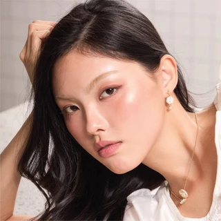 earika.earrings - Petal Glint Drop ต่างหูวิ้งค์ห้อยกระดุมดอกไม้ วัสดุสแตนเลส (stainless steel) เหมาะสำหรับคนแพ้ง่าย