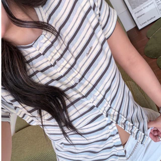 GINA TOP เสื้อยืดแขนสั้นลายทางกระดุมหน้า เย็บแต่งงานอะไหล่ (Size M,L) ผ้าร่องนิ่มยืดได้เยอะใส่สบาย AOMMKOSHOP-118