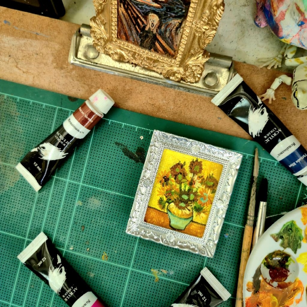 ภาพวาดจิ๋วพร้อมกรอบรูป วาดภาพด้วยสีอะคริลิคบนผ้าcanvas