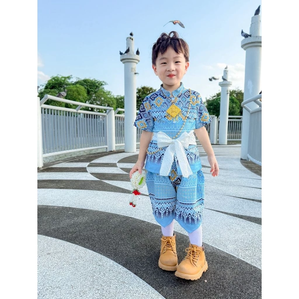ชุดไทยเด็ก แต่ระบายลูกไม้ มีสไบปักดอกไม้ 3D