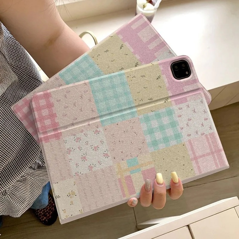 พร้อมส่ง เคสไอแพด ภาพตัดปะผ้า Pro12.9 Gen12 Air8 11 Air7 11 Gen11 ลายสก็อต เคสipad พร้อมถาดใส่ปากกา