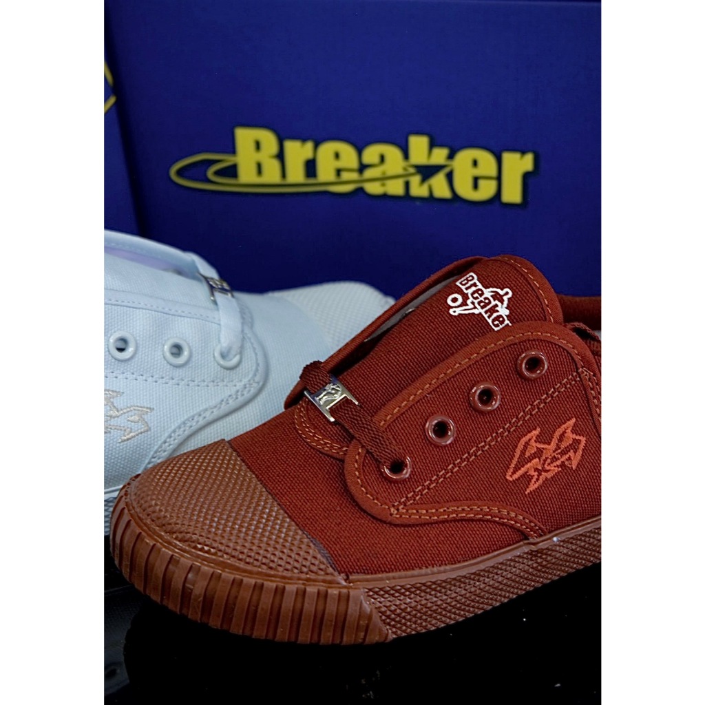 รองเท้านักเรียน Breaker 4x4
