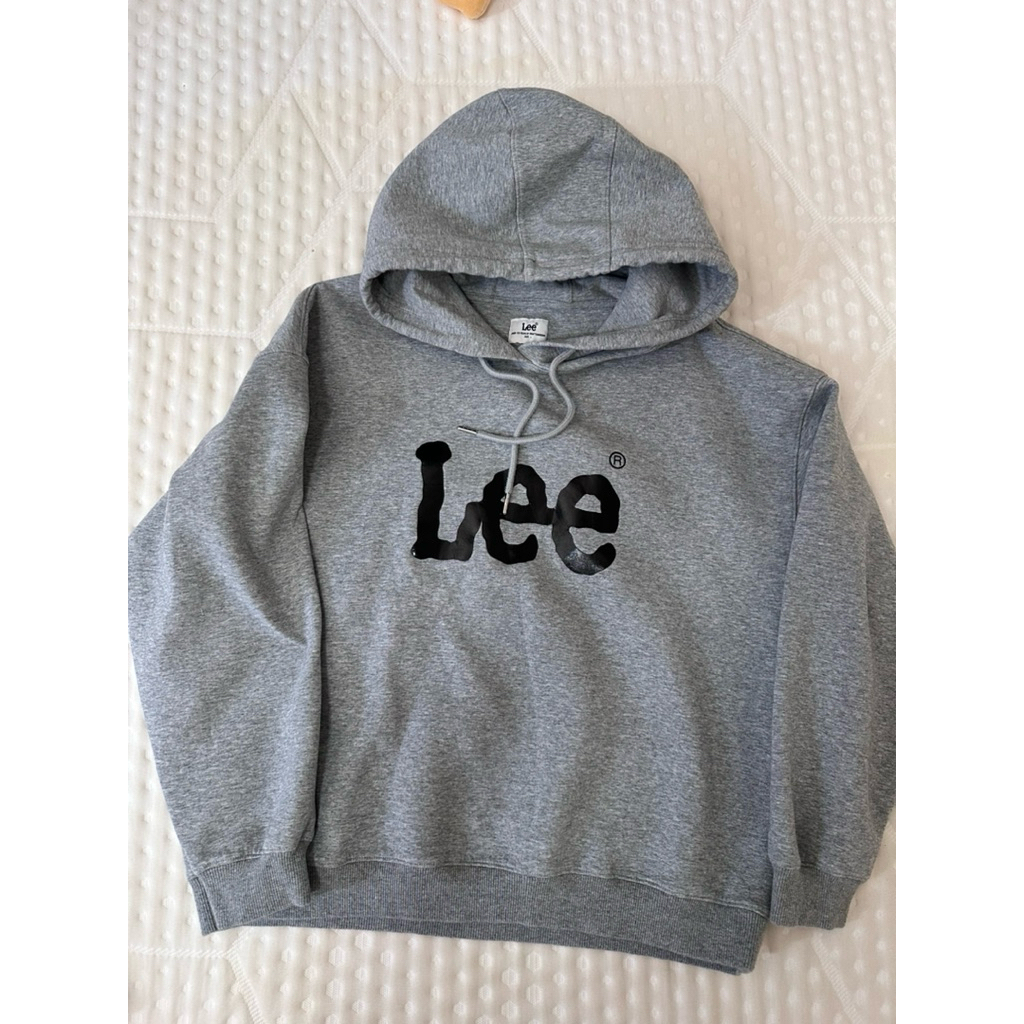 ส่งต่อเสื้อ Lee Sweater