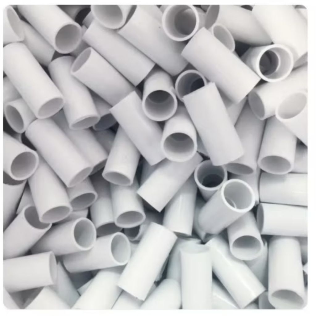 ข้อต่อท่อ PVC แบบ “ต่อตรง” (Socket/Coupling) สีขาว ใช้สำหรับเชื่อมท่อ PVC สองท่อนให้ต่อกันตรง ๆ