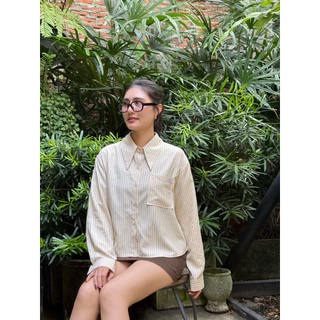 Varen Shirt เสื้อเชิ้ตลาย stripe ผ้าคอตตอน poplin เนื้อผ้าพริ้ว เบา ใส่สบาย ระบายอากาศดี เหมาะกับทุกวัน