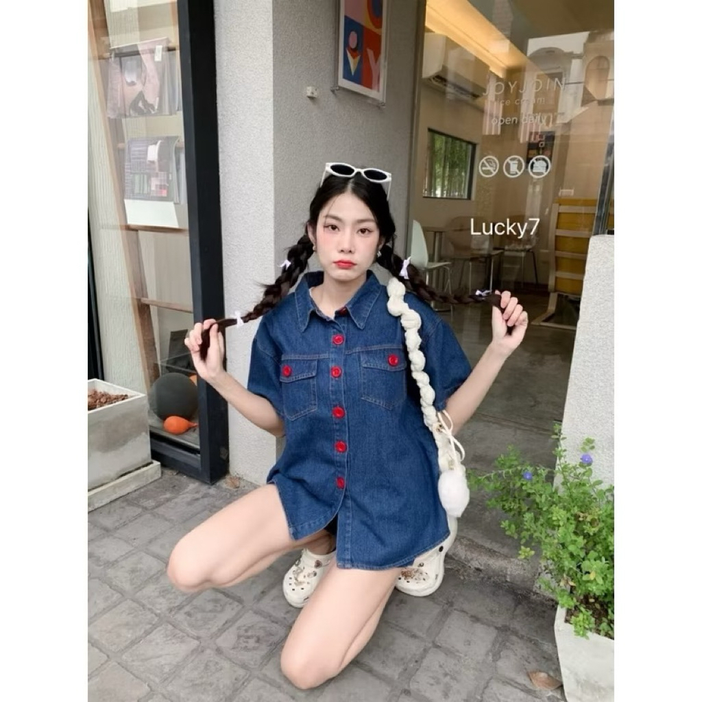 พร้อมส่งจากไทย🇹🇭ชุดเซ็ตยีน เสื้อ กางเกง ผ้านิ่ม	ชุดยีนส์กระดุมแดง  เซ็ตยีนส์ลุคเกาหลี สไตล์มินิมอล ผ้านิ่ม