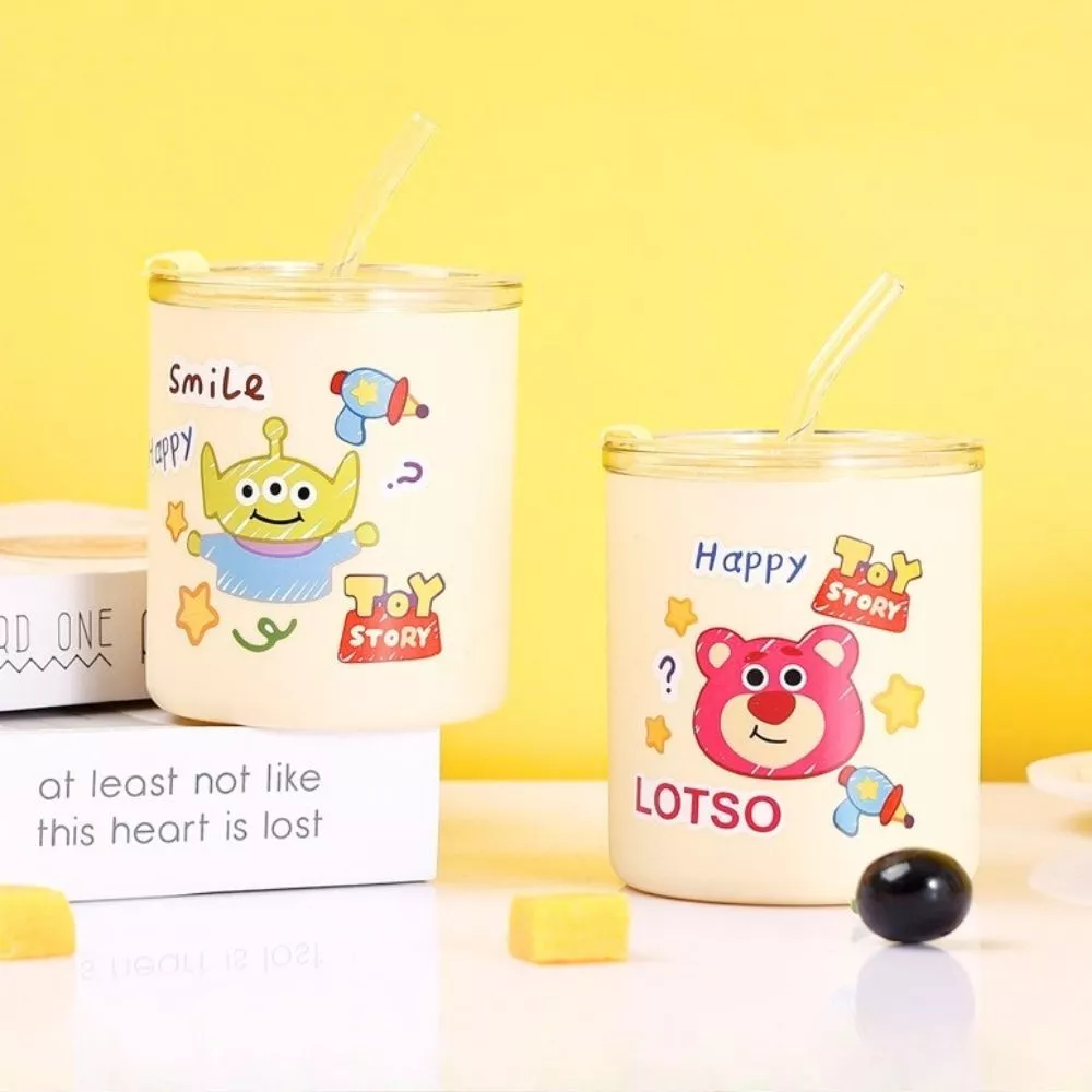 แก้วน้ำลายการ์ตูน 350 ml. มีฝาปิดกันฝุ่น กันหก พร้อมหลอดแก้ว แบบมีกล่องใส่ มอบเป็นของชำร่วย ของขวัญได้ ส่งจากไทย!!!