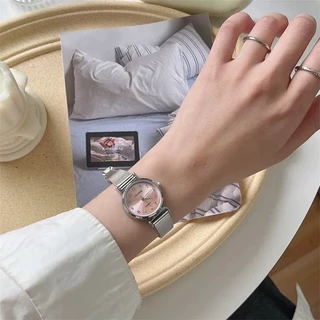 [จัดส่งในกรุงเทพฯ] นาฬิกาใหม่สำหรับผู้หญิงพรีเมี่ยมความรู้สึกเฉพาะกลุ่มวินเทจนักเรียนปาร์ตี้นาฬิการ้อนขายนาฬิกาผู้หญิง
