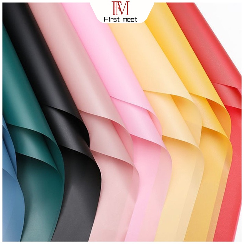 กระดาษฟลาวด์สีพื้นโปร่งขอบมุข ขนาด 56x56 ซม. กระดาษห่อช่อดอกไม้ แผ่นพลาสติกห่อดอกไม้ อุปกรณ์จัดช่อ ดอกไม้ปลอม DIY
