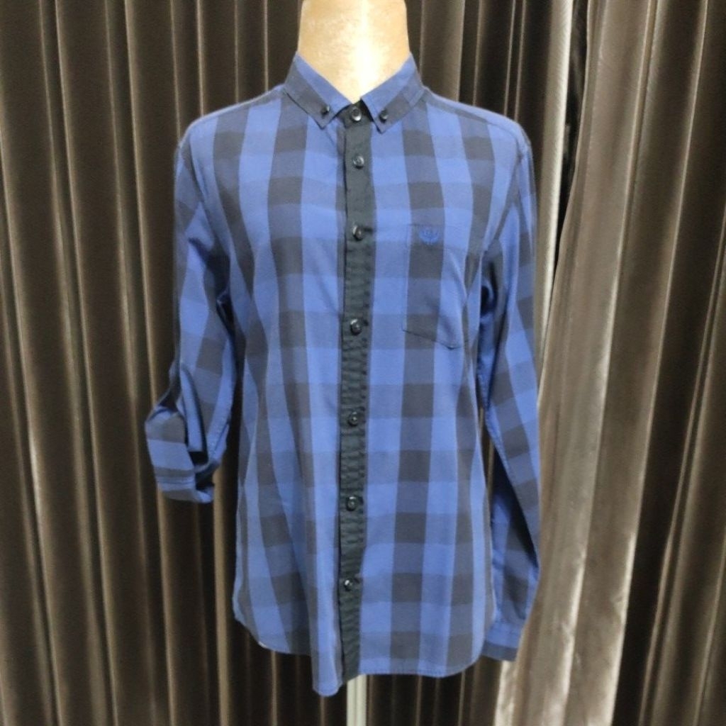 เสื้อเชิ้ตผู้ชาย แขนยาว ลายสก็อต สีน้ำเงิน ยี่ห้อ Guy Laroche Size M
