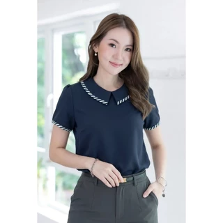 Narinari : MT6610 Point Collar Blouse ผ้าโฟร์เวย์ เสื้อทำงานทรงปกบัวตัดปลายแหลม แขนสั้น แต่งขอบ