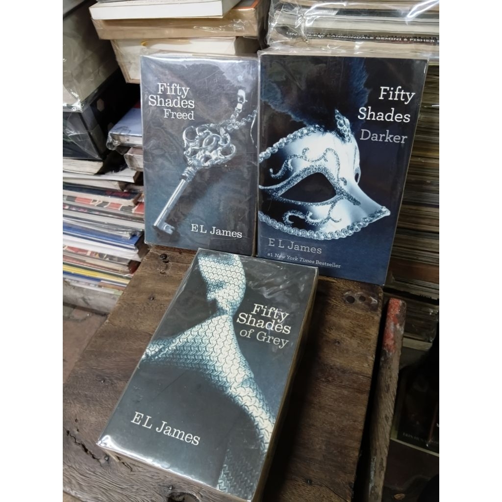 หนังสือ Fifty shades เล่ม 1 - 3 by EL James ภาษาอังกฤษ