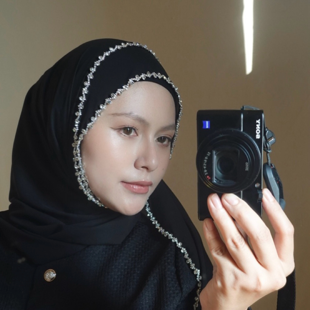 Silver Sparkle Hijab ผ้าคลุมปักเพชรสีเงิน 📍ทันอีด