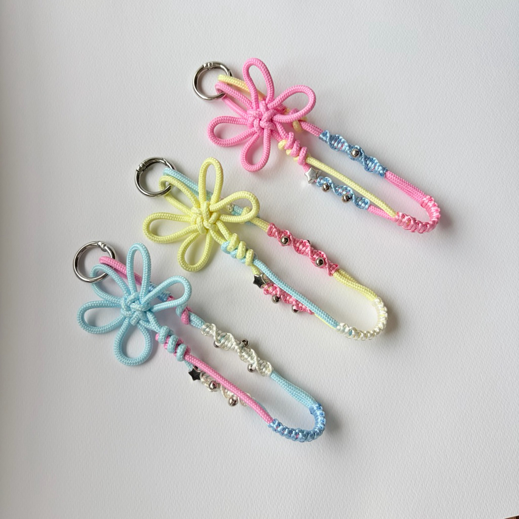 Knotty.Craft - Blossom Bag Charm พวงกุญแจเชือกถักดอกไม้ พวงกุญแจแฮนด์เมด