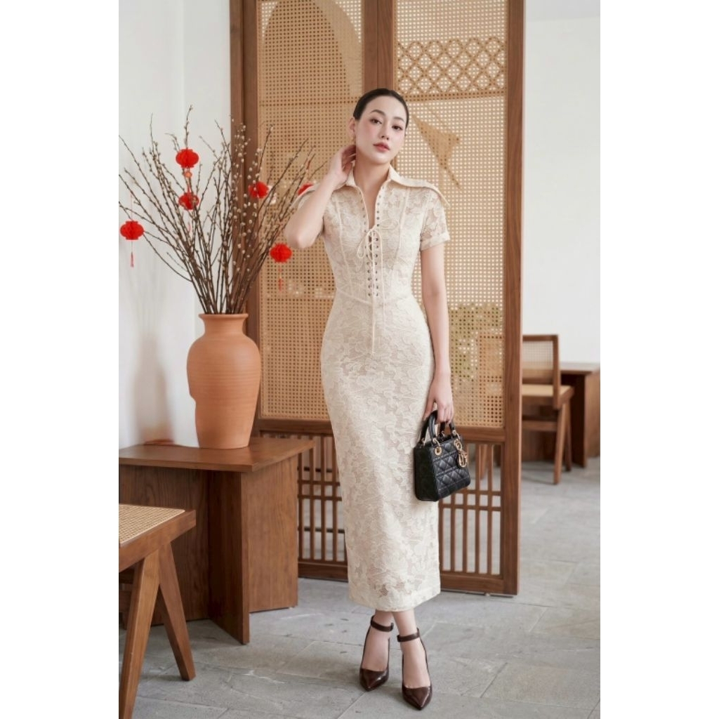 Ticha S-2XL เดรสลูกไม้ยาวสีครีม แขนสั้น คอปกแหลม สายร้อยไขว้
