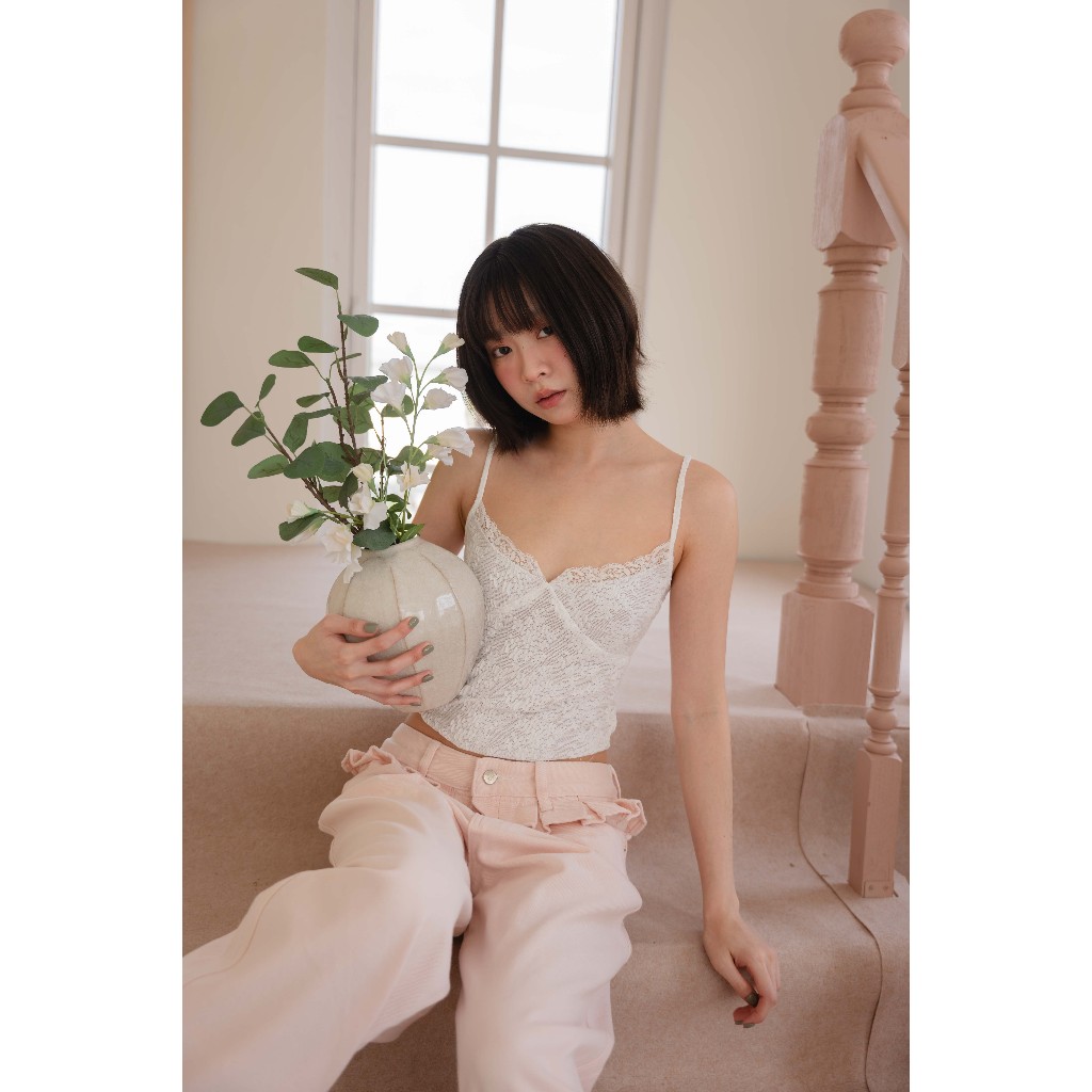 Mary Glow Lace Top เสื้อสายเดี่ยว