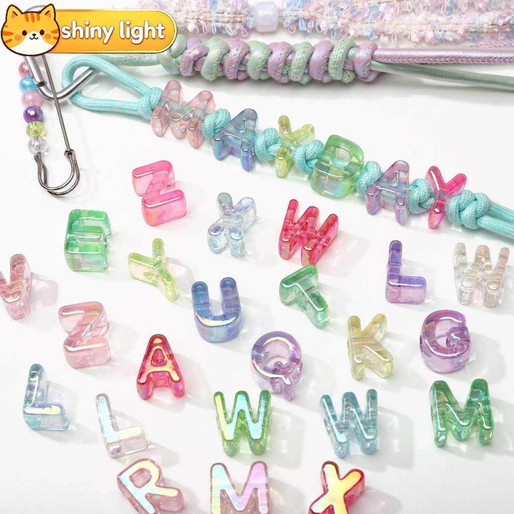 ลูกปัดตัวอักษรภาษาอังกฤษอะคริลิกใสรุ้งรูใหญ่ 5 ชิ้นต่อแพ็ค อุปกรณ์ DIY ทำจี้ พวงกุญแจ งานฝีมือแฮนด์เมด