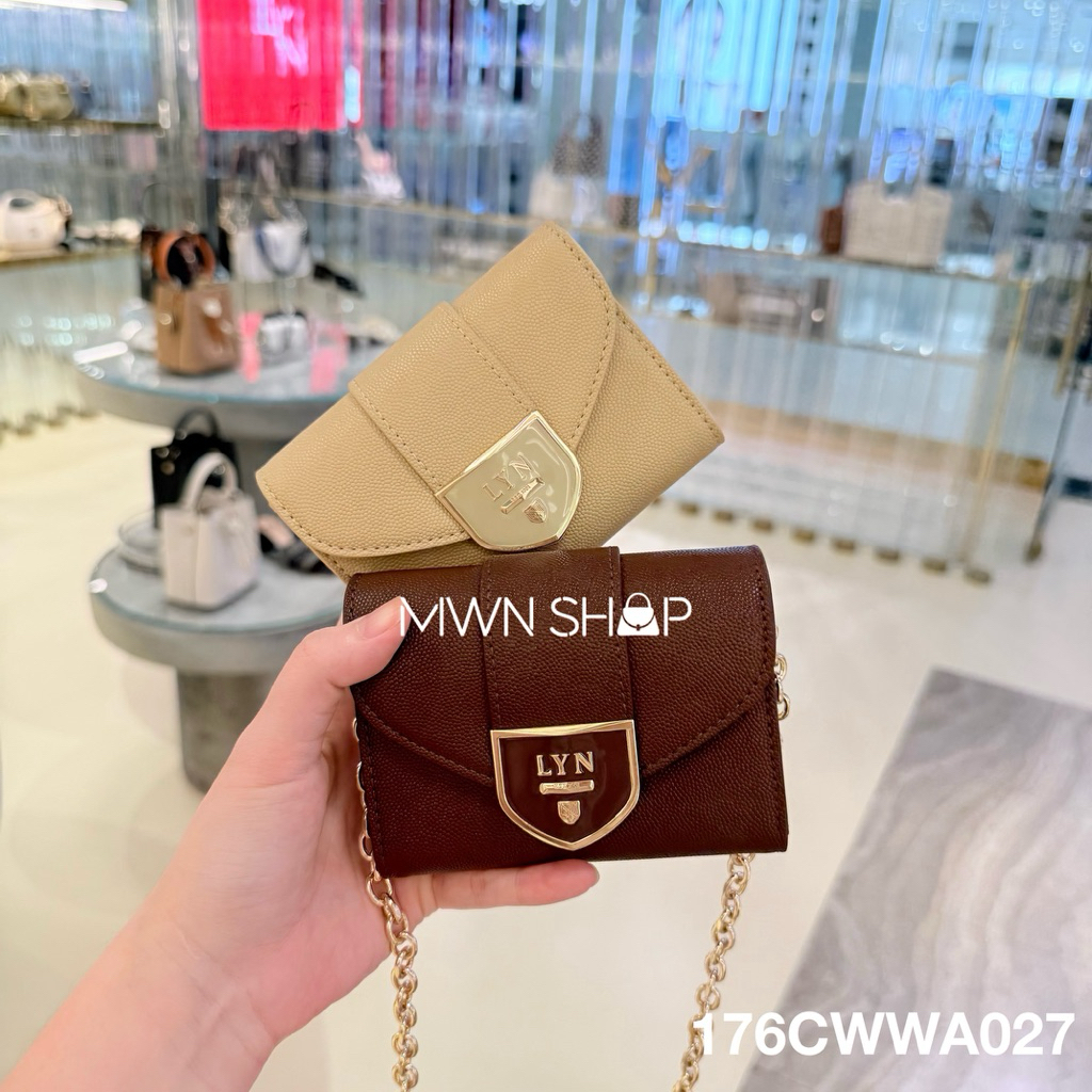 Lyn กระเป๋าสตางค์ใบสั้น สะพายข้าง casia short woc มีโค้ดลด20% พร้อมถุงผ้า ถุงกระดาษ ของแท้จากชอป