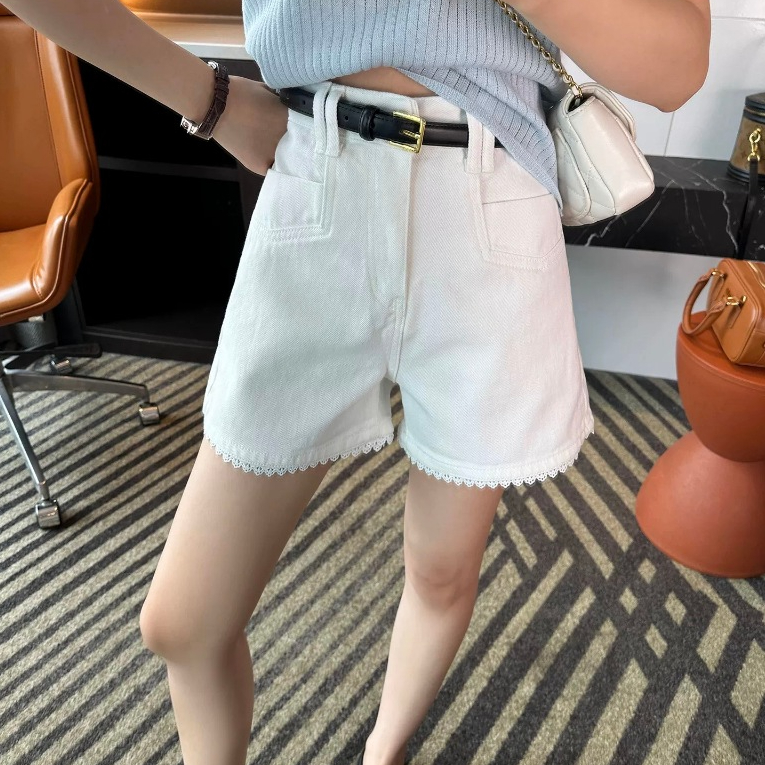 Swan shop (S-4XL)กางเกงยีนส์ขาสั้นสีขาว เอวสูง แต่งลูกไม้ ปลายขาเก๋ สไตล์เกาหลี ใส่สบาย