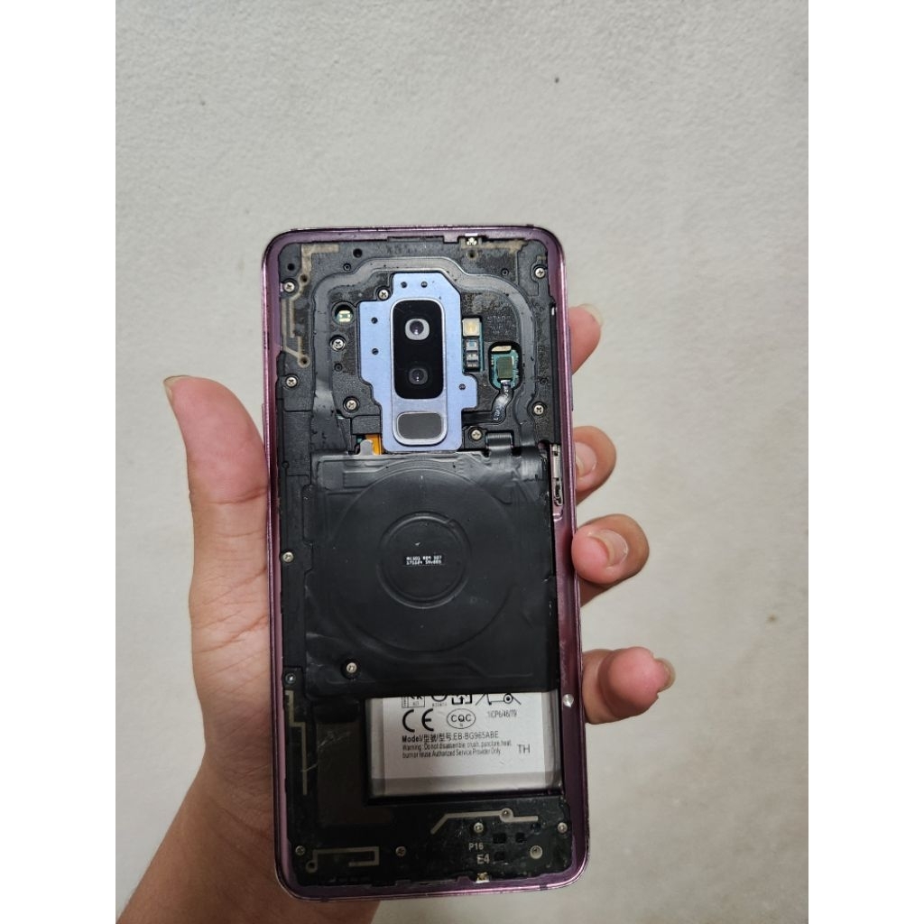 Samsung S9 plus เปลี่ยนแบตน่าจะปกติไม่มีฝาหลัง
