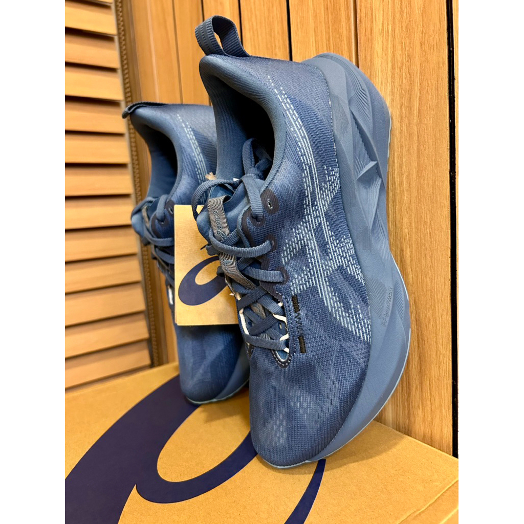 Asics Novablast 5 รองเท้าวิ่ง ผู้ชาย ค่ะ