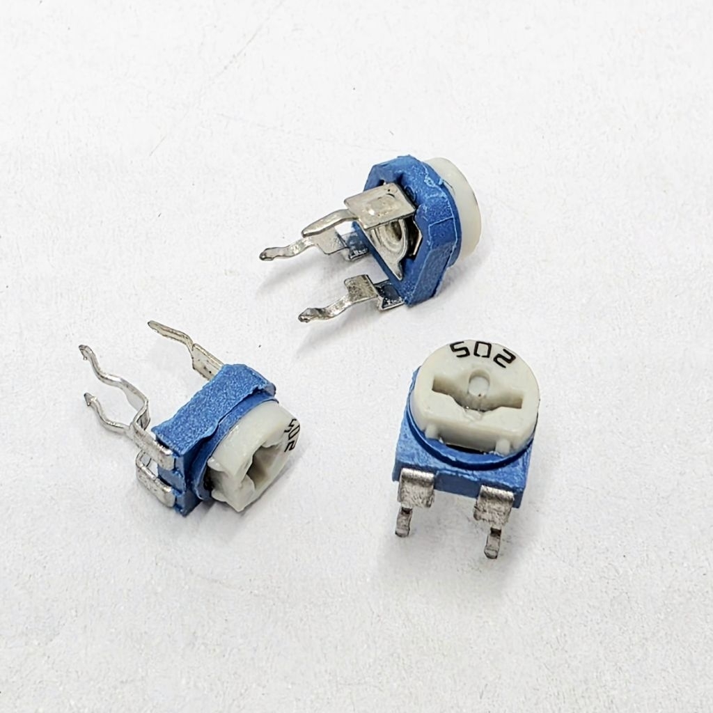 (แพ็ค 5 ตัว) ตัวต้านทานปรับค่าได้ , 5K 502  VR เกือกม้า แนวตั้ง RM-065  Trim pot  Trimmer Potentiome