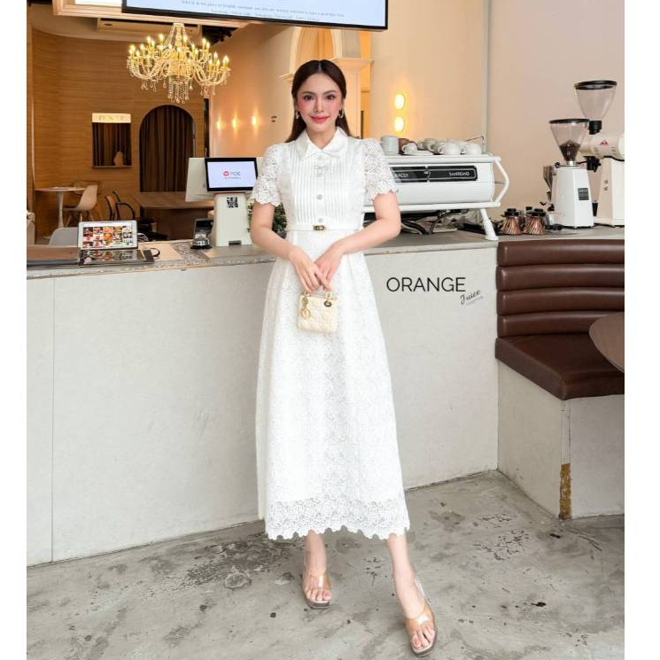 OR21902 เดรสยาวลูกไม้ขาวคอปกตีเกร็ดช่วงอก แต่งด้วยเข็มกลัดโบ แถมเข็มขัด งานป้าย Orange Juice