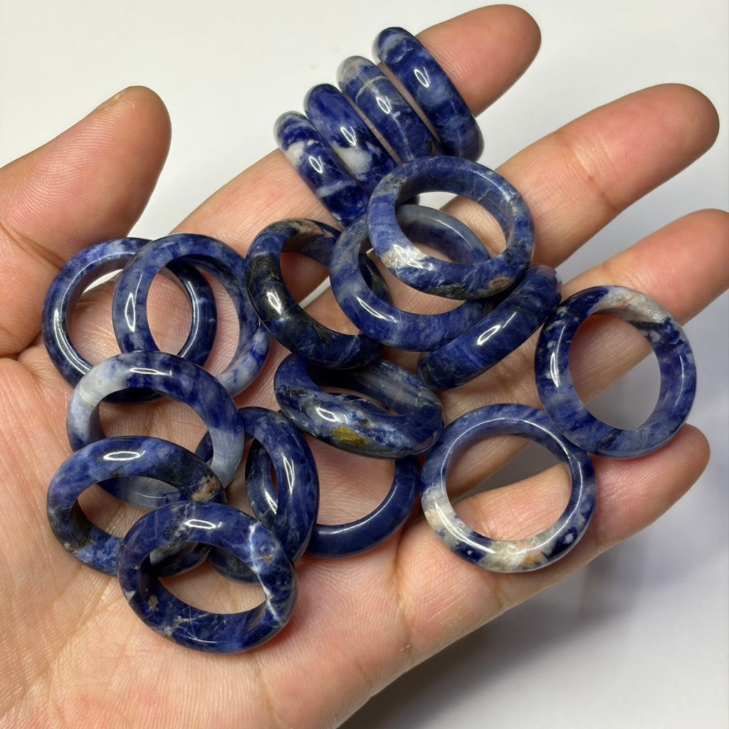 แหวนหินโซดาไลท์ (Sodalite Ring) ทรงปลอกมีด งานขัดเรียบ เงาสวย