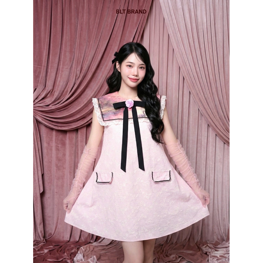 BLT new เดรสสั้น สีชมพู ปกใหญ่แต่งดีเทลโบว์ ผ้าแต่งฉลุ มีซับในไม่บางนะคะ (ป้ายชุดฟรีไซร์)