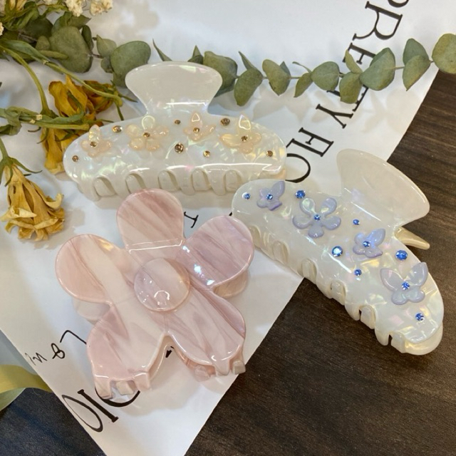 [ พร้อมส่ง!! ] กิ้บหนีบผมดอกไม้ ประดับคริสตัล หนีบแน่น แข็งแรงทนทาน ไม่ดึงผม สบายหัว