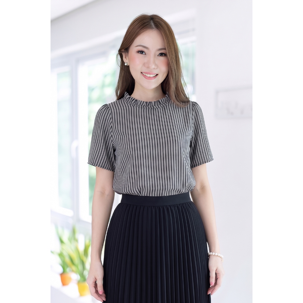 Narinari : MT6752 Ruff Bow Collar Blouse เสื้อคอจีบตั้ง