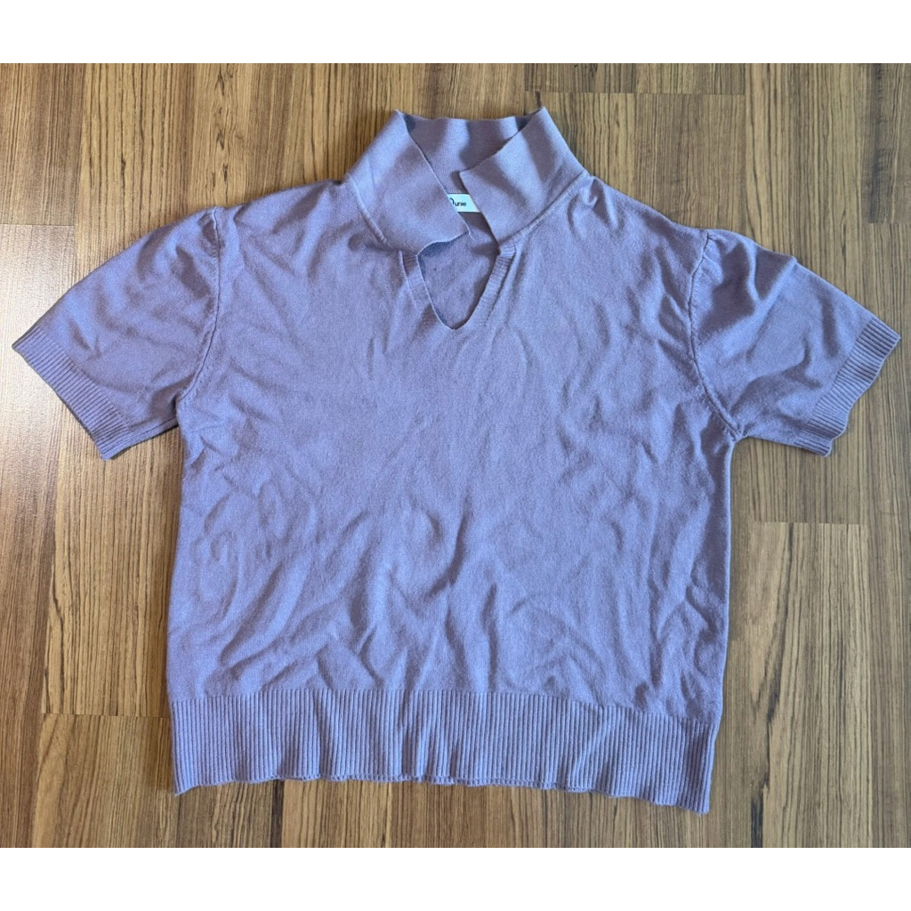 เสื้อยืดไหมพรมคอปก ป้าย ounie สีม่วง ***มือสอง **