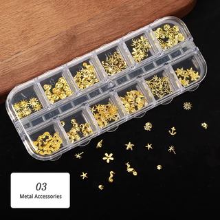 Nawoelite เครื่องประดับเล็บ ดอกไม้ ผีเสื้อ ชุดเครื่องประดับเล็บ 12 ช่อง สีทอง อุปกรณ์ตกแต่งเล็บ DIY ดอกไม้ ผีเสื้อ โบว์