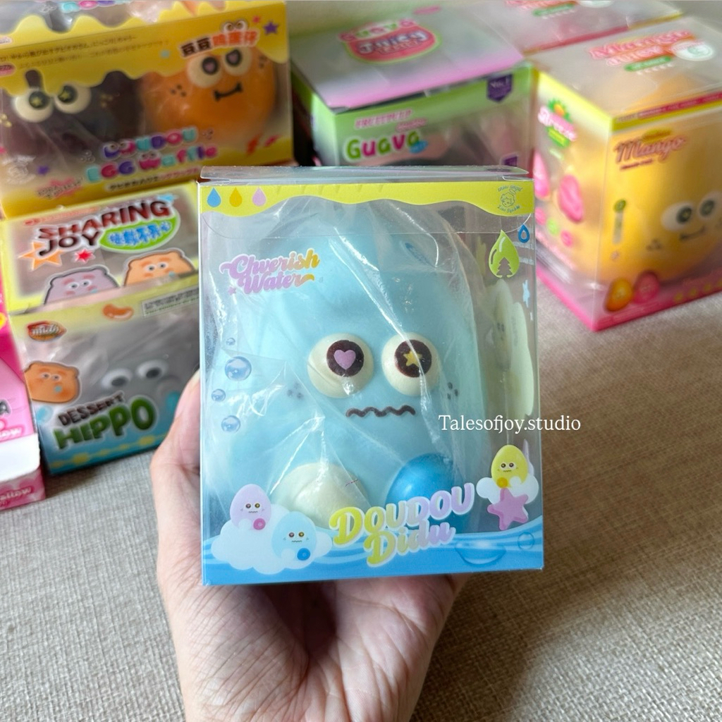 (พร้อมส่ง) สกุชชี่ไข่เด๋อ Lisa (ฟ้า)