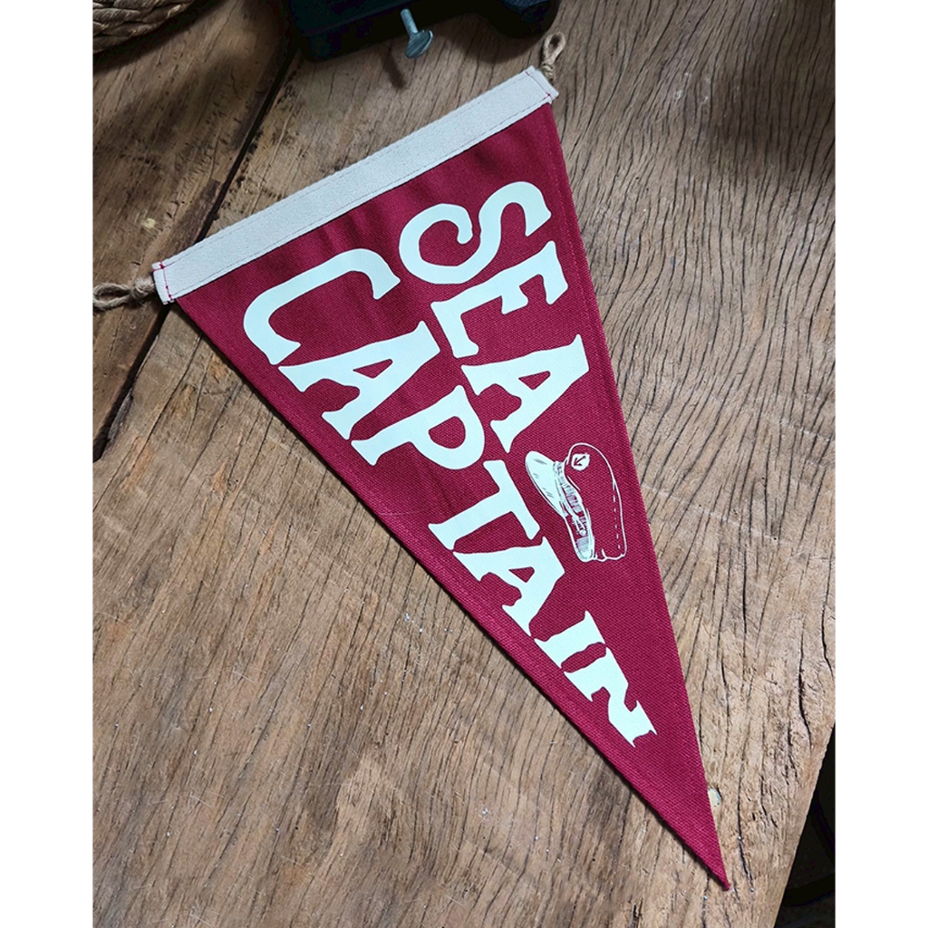 Shoreline ธงสามเหลี่ยม ธงตกแต่งบ้าน SEA CAPTAIN | Pennant Flag แขวนผนัง สไตล์ Nautical Vintage
