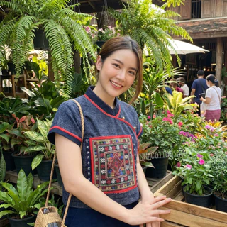 เสื้อใบปอคอจีน ผ้าฝ้ายชินมัยสโตน ป้ายกระดุมสีเงิน กุ้นแดง แต่งผ้าทอ เรียบหรู ใส่สวยทุกโอกาส ❤️✨