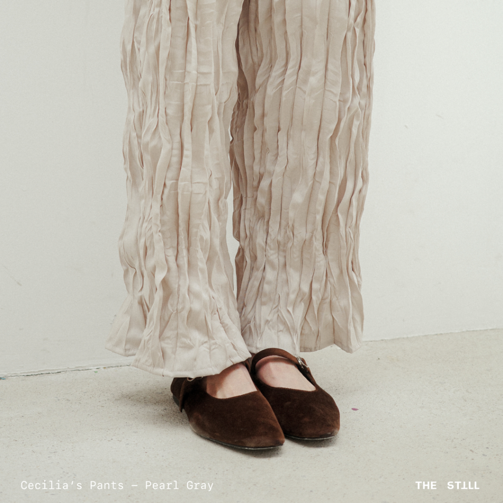 The Still - Cecilia's Crinkled Pleated Pants : กางเกงขายาวผ้าพลีทอัดยับ เอวยางยืด รุ่นขากว้าง