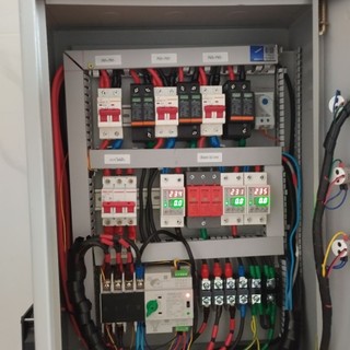 รับออกแบบและประกอบ "ตู้คอนโทรลโซล่าเซลล์" สำหรับระบบ Hybrid / Off-grid…