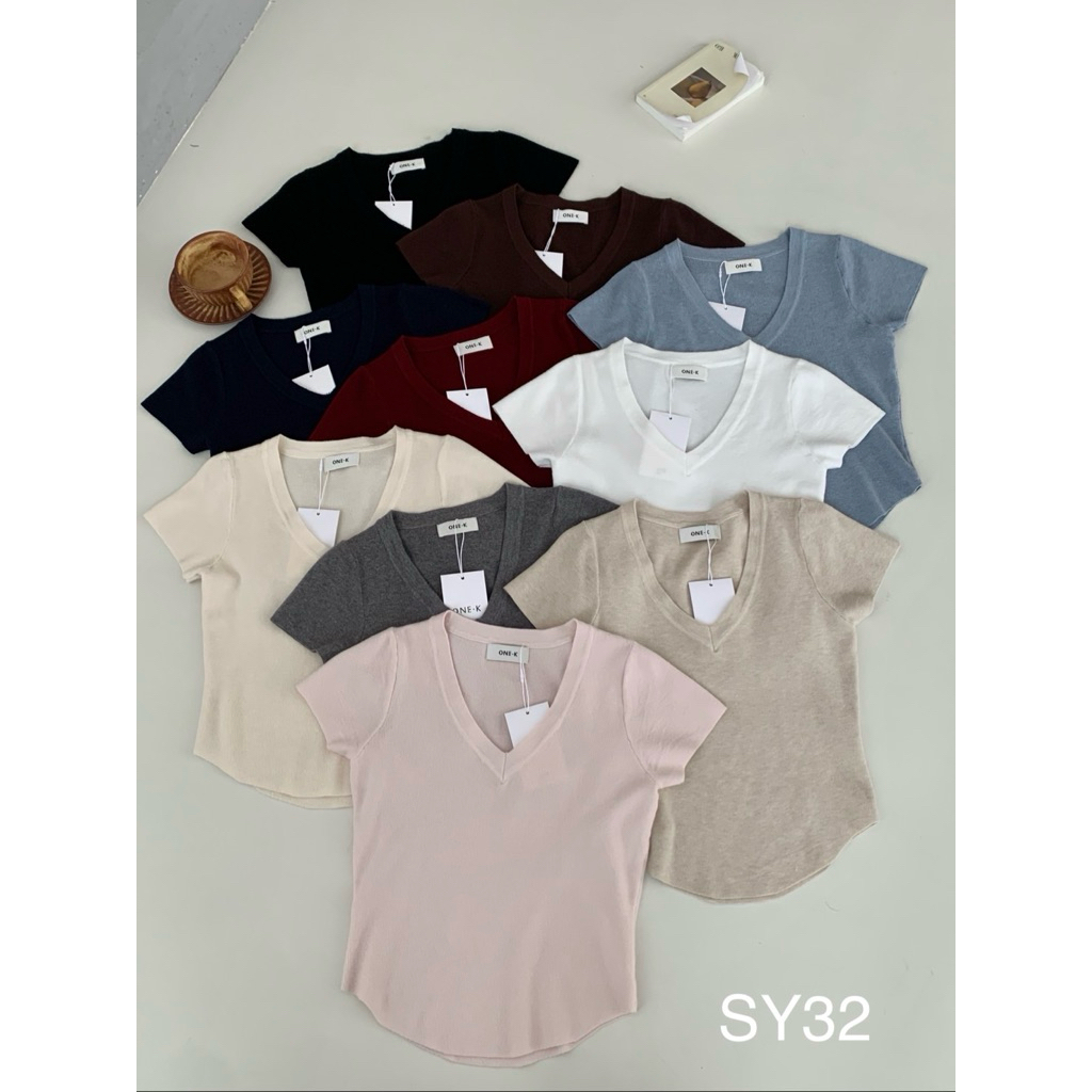 ONE-K เสื้อยืดไหมพรมทรงเข้ารูปคอวีเอวเว้า